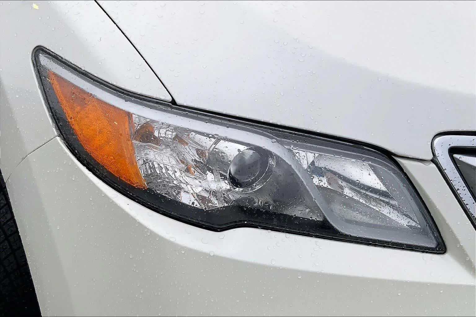 Used 2015 White Diamond Pearl Acura  image 25