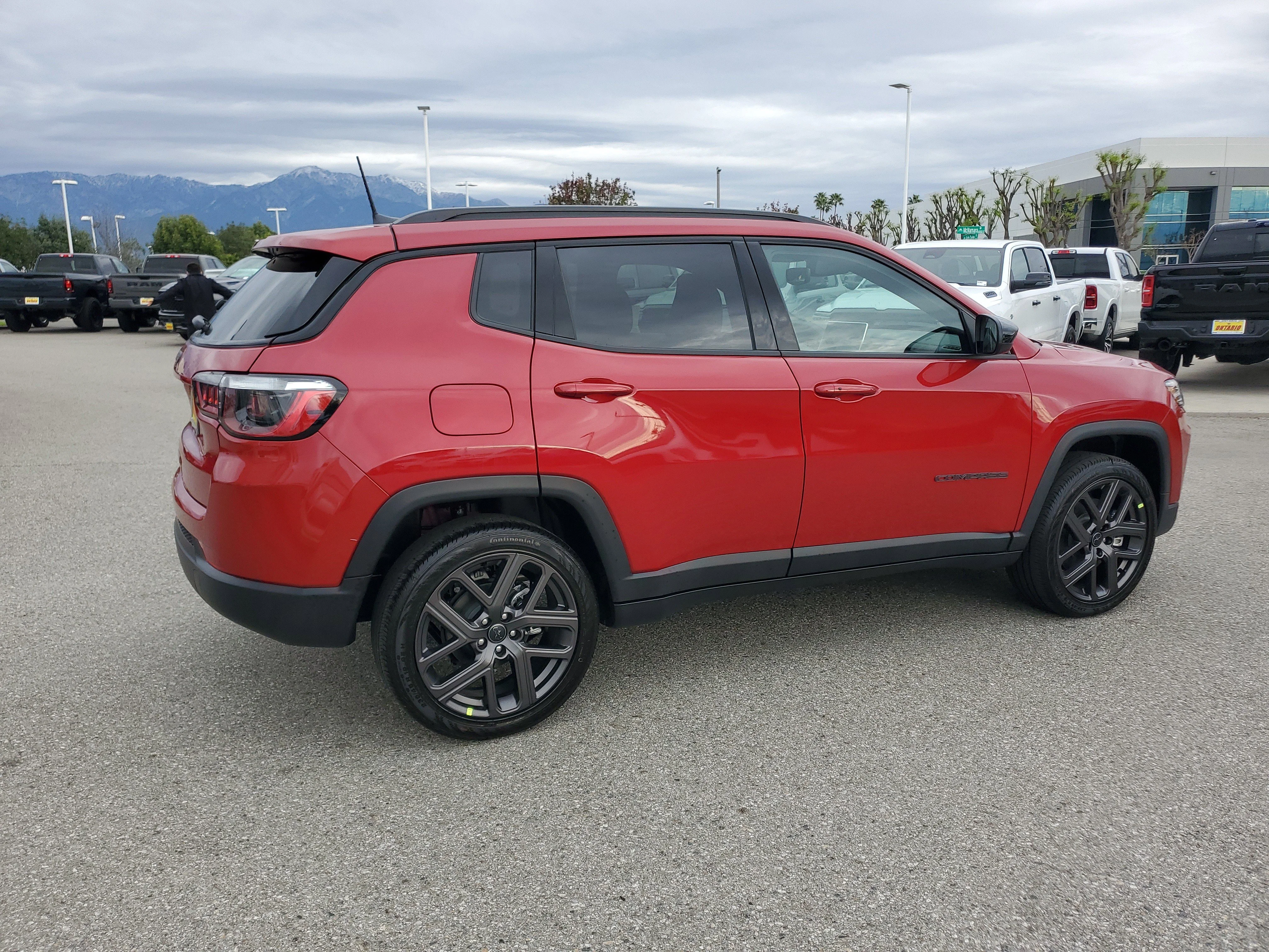 New 2026 Red Hot Pearl-Coat Exterior Paint Jeep Latitude image 3