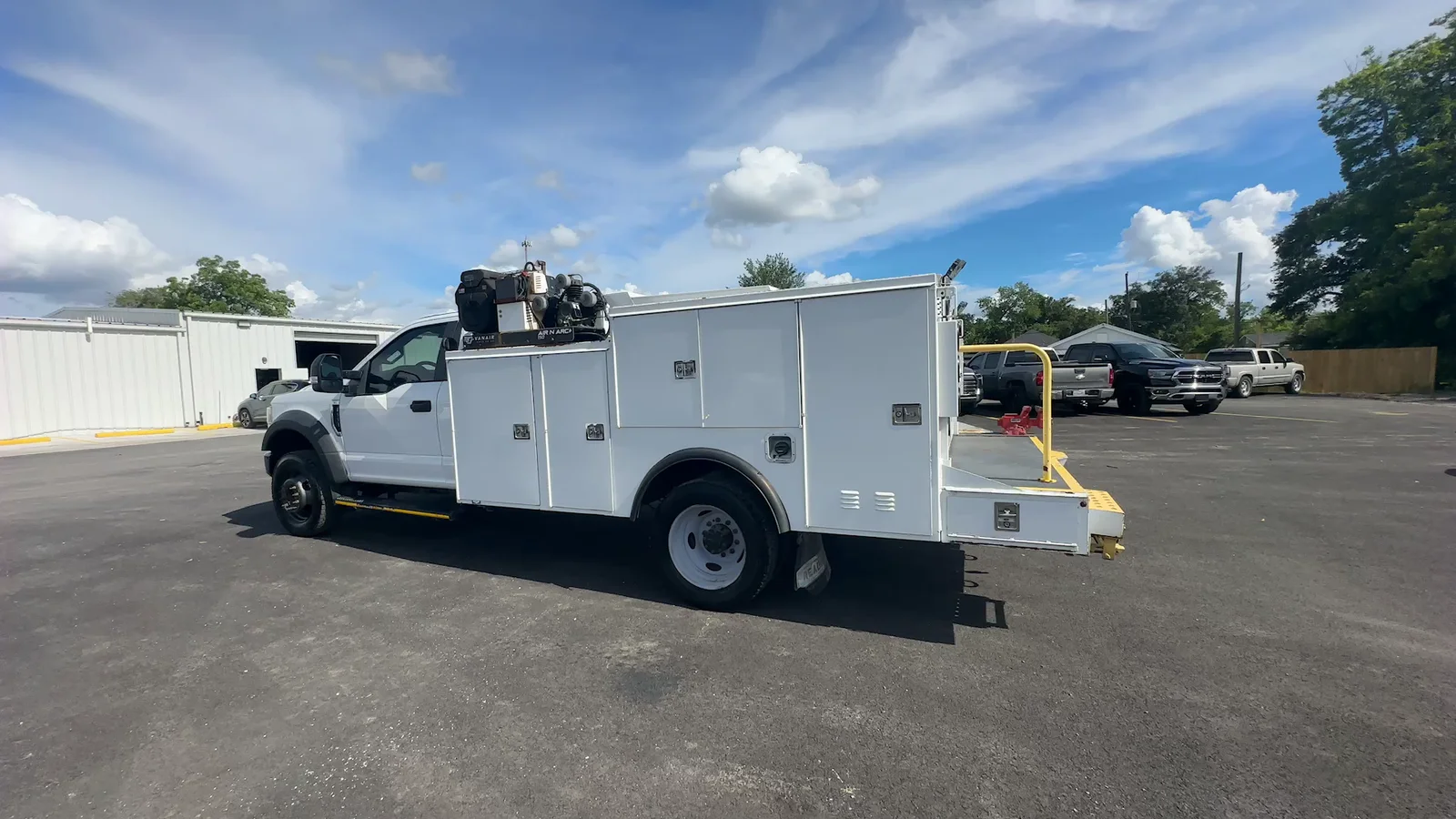 Used 2020 White Ford XL image 5