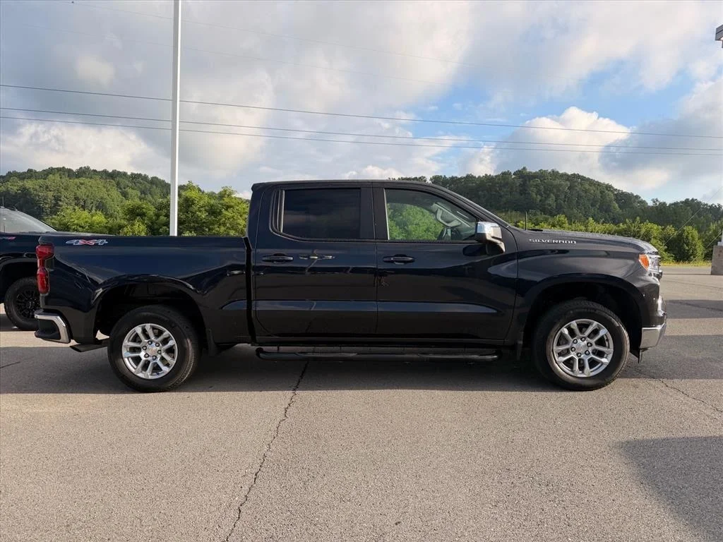 Used 2023 Black Chevrolet LT image 6