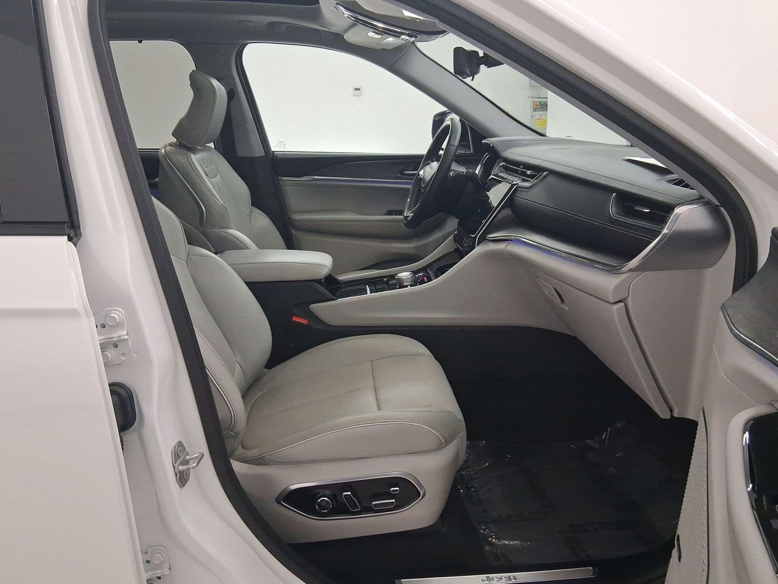 2023 Jeep Grand Cherokee Overland - Photo 36