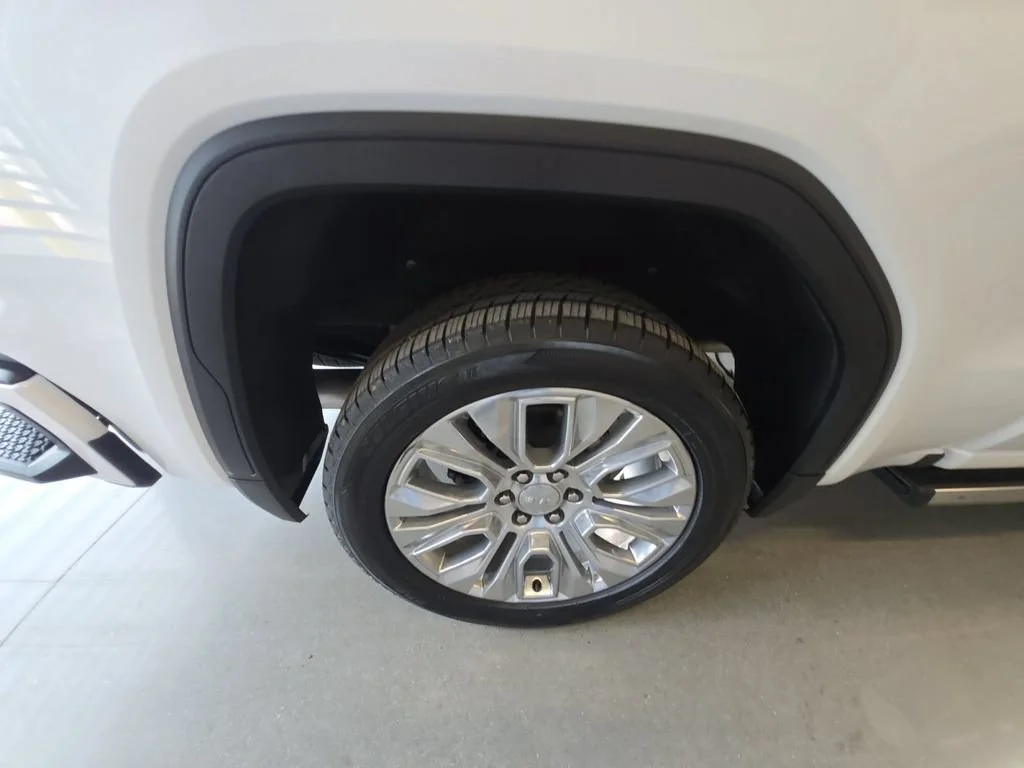 Used 2020 WHITE FROST TRICOAT GMC Denali image 28