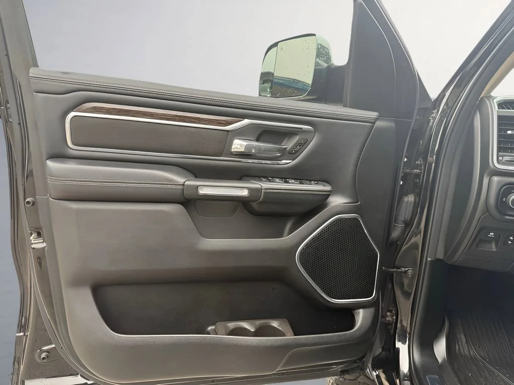 Used 2019  Ram Laramie image 27