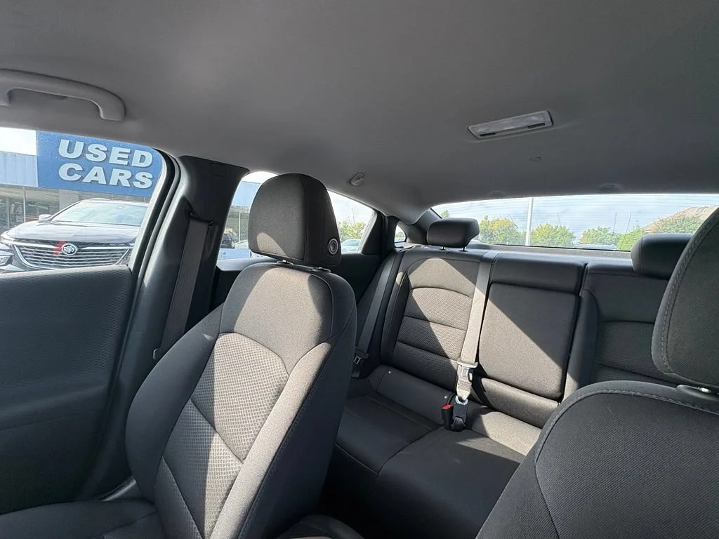 Used 2025 Summit White Chevrolet 1LT image 17