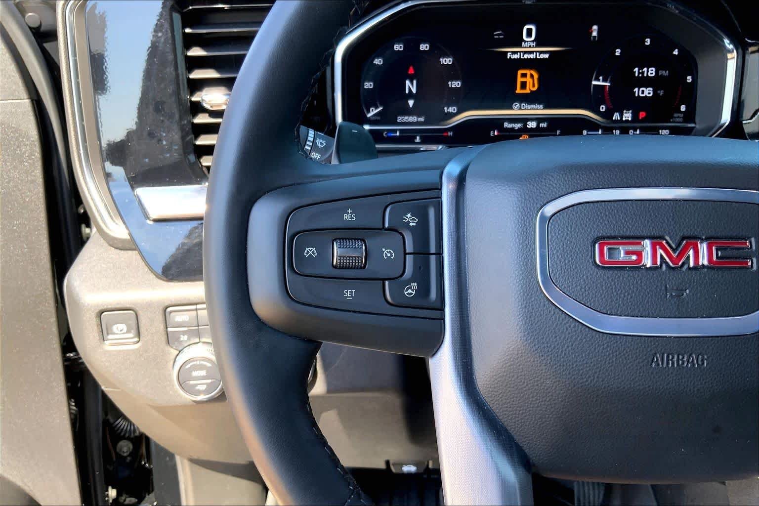 Used 2025 Onyx Black GMC Elevation image 23