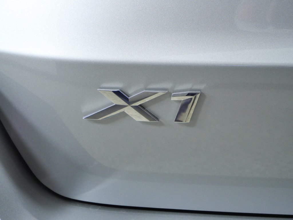 New 2027 Space Silver Metallic BMW xDrive28i image 12
