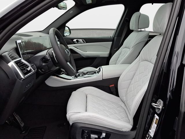 New 2026 Black Sapphire Metallic BMW xDrive40i image 11