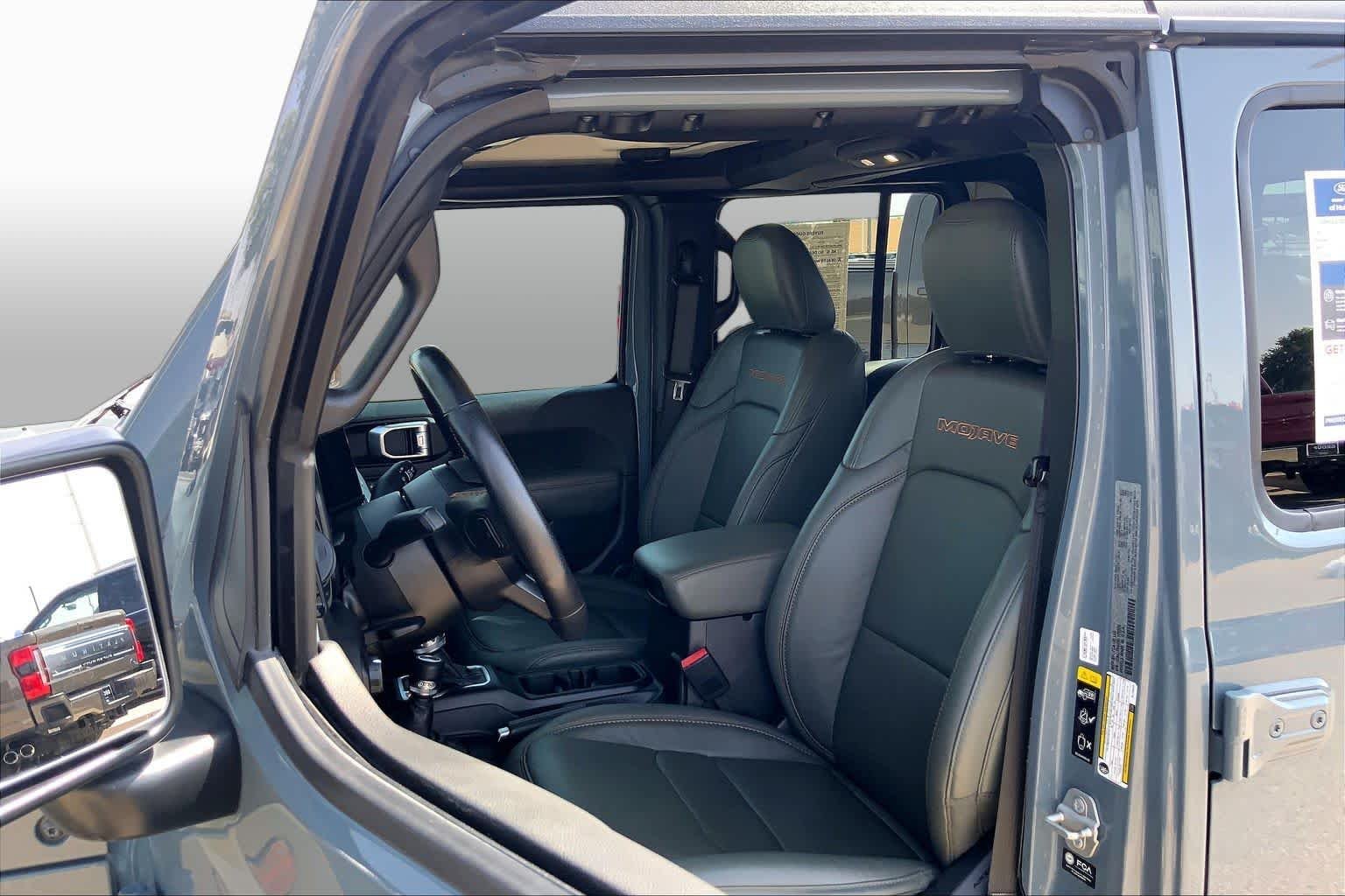 Used 2024 Anvil Clearcoat Jeep Mojave image 8