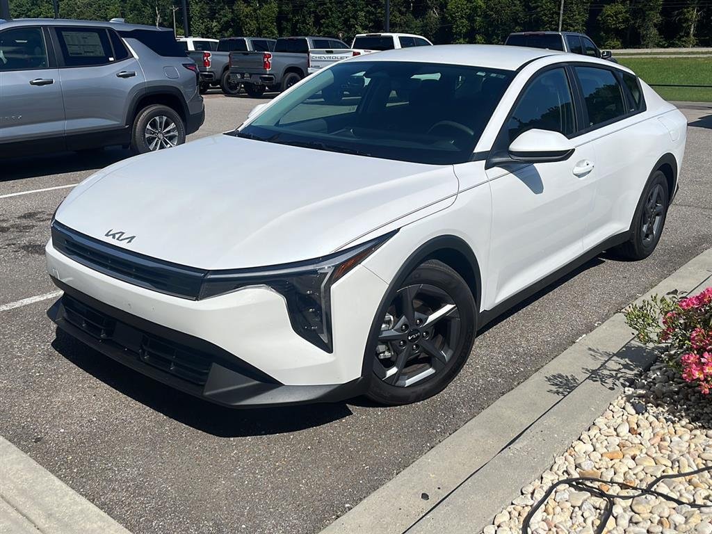 2025 Kia K4 LXS AT's photo