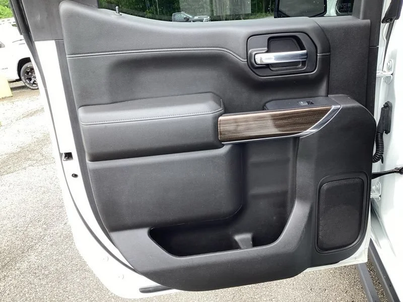 Used 2022 Summit White Chevrolet RST image 15