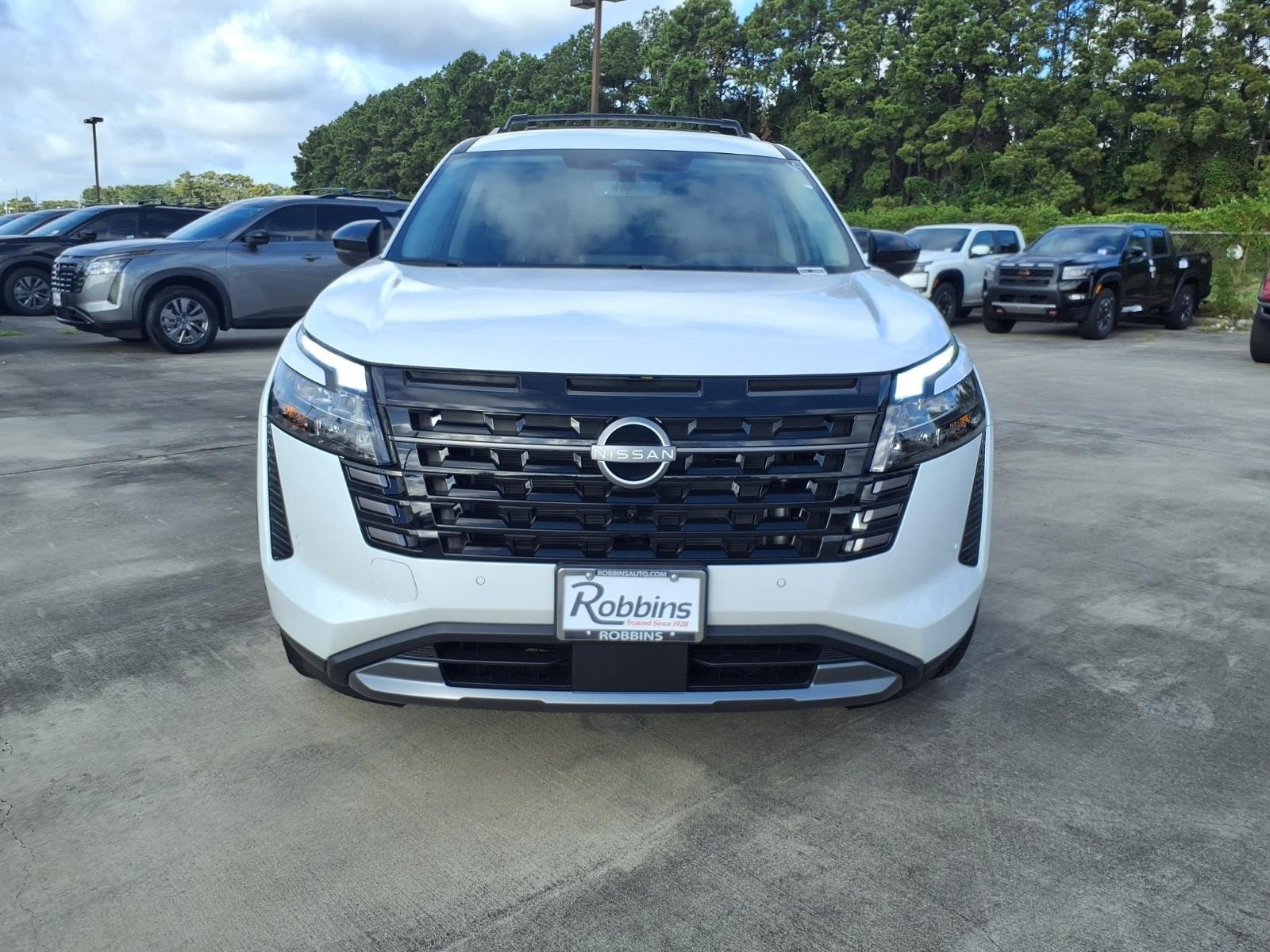 New 2026 Everest White Pearl TriCoat Nissan SL image 3