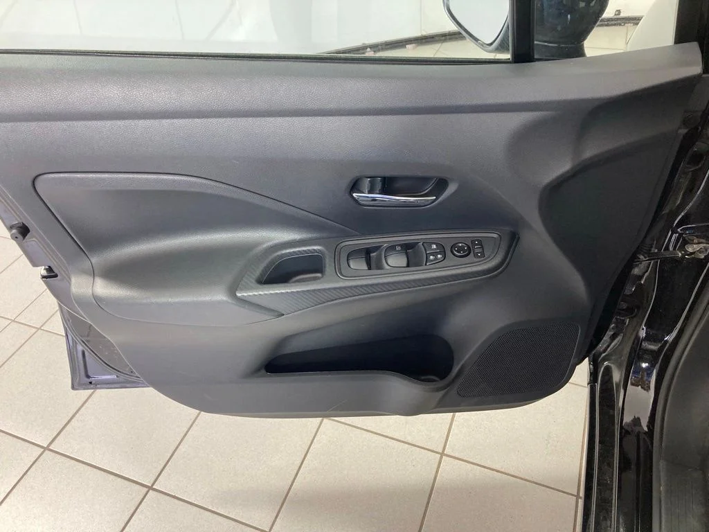 Used 2025 Black Nissan 1.6 SV image 14