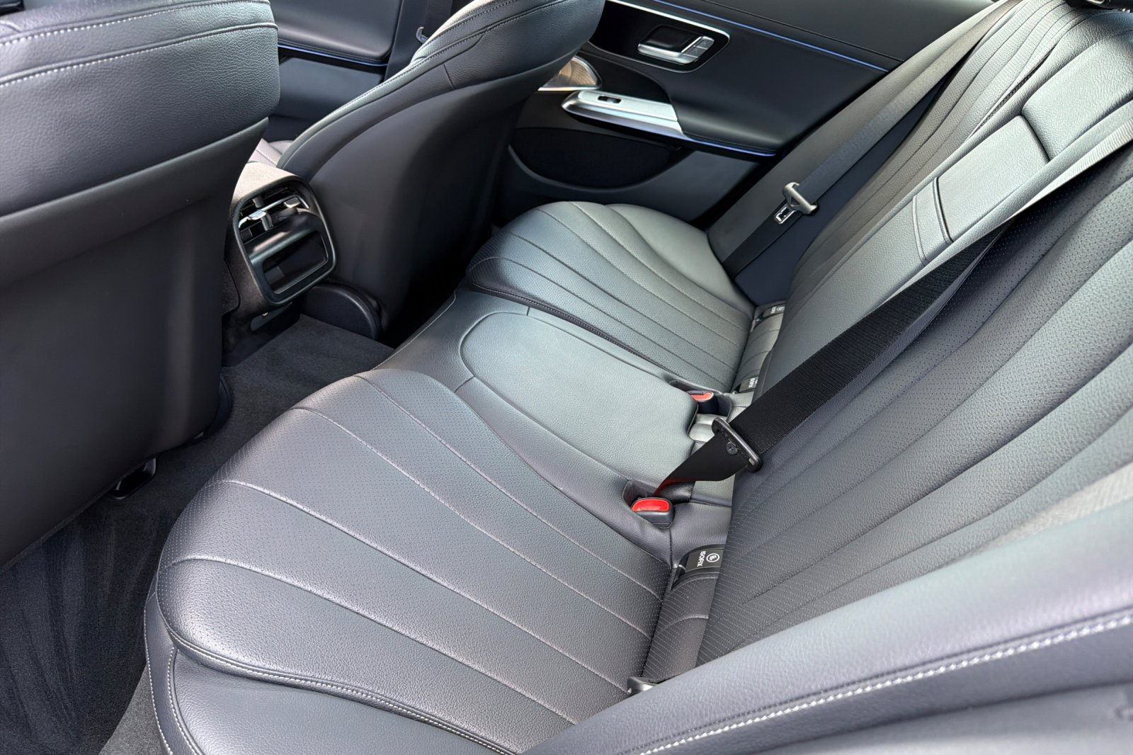 New 2027 Graphite Grey Metallic Mercedes-Benz E 350 image 13