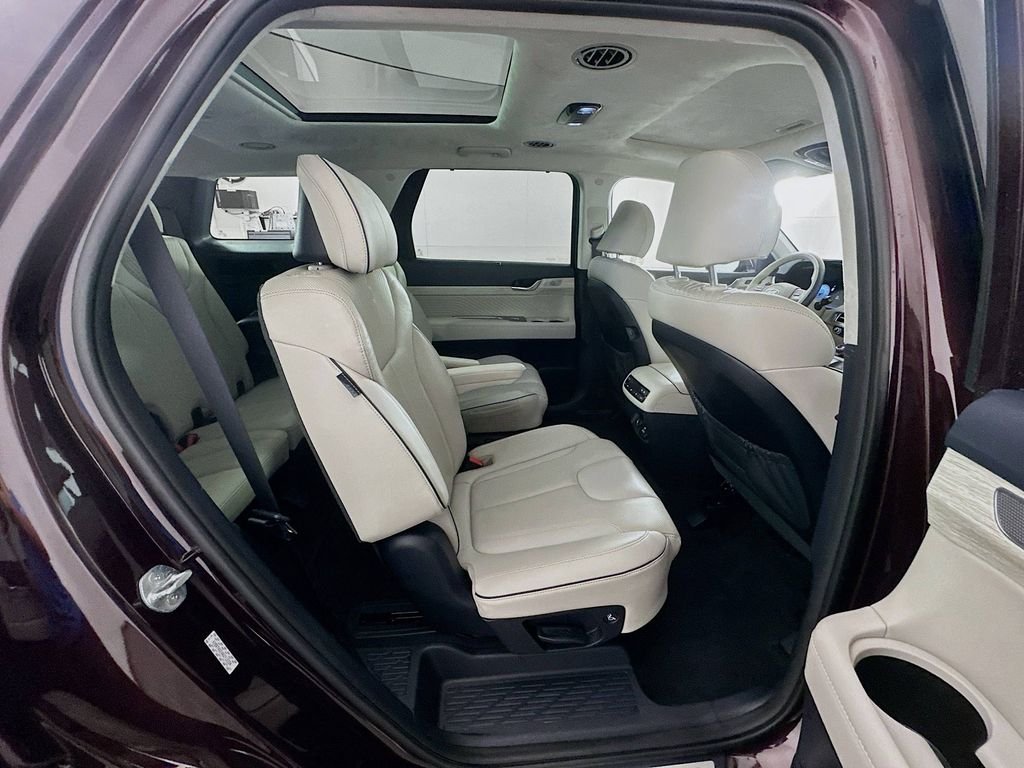 Used 2024 Red Hyundai Calligraphy image 29