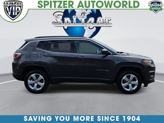 Used 2019 Gray Jeep Latitude image 9