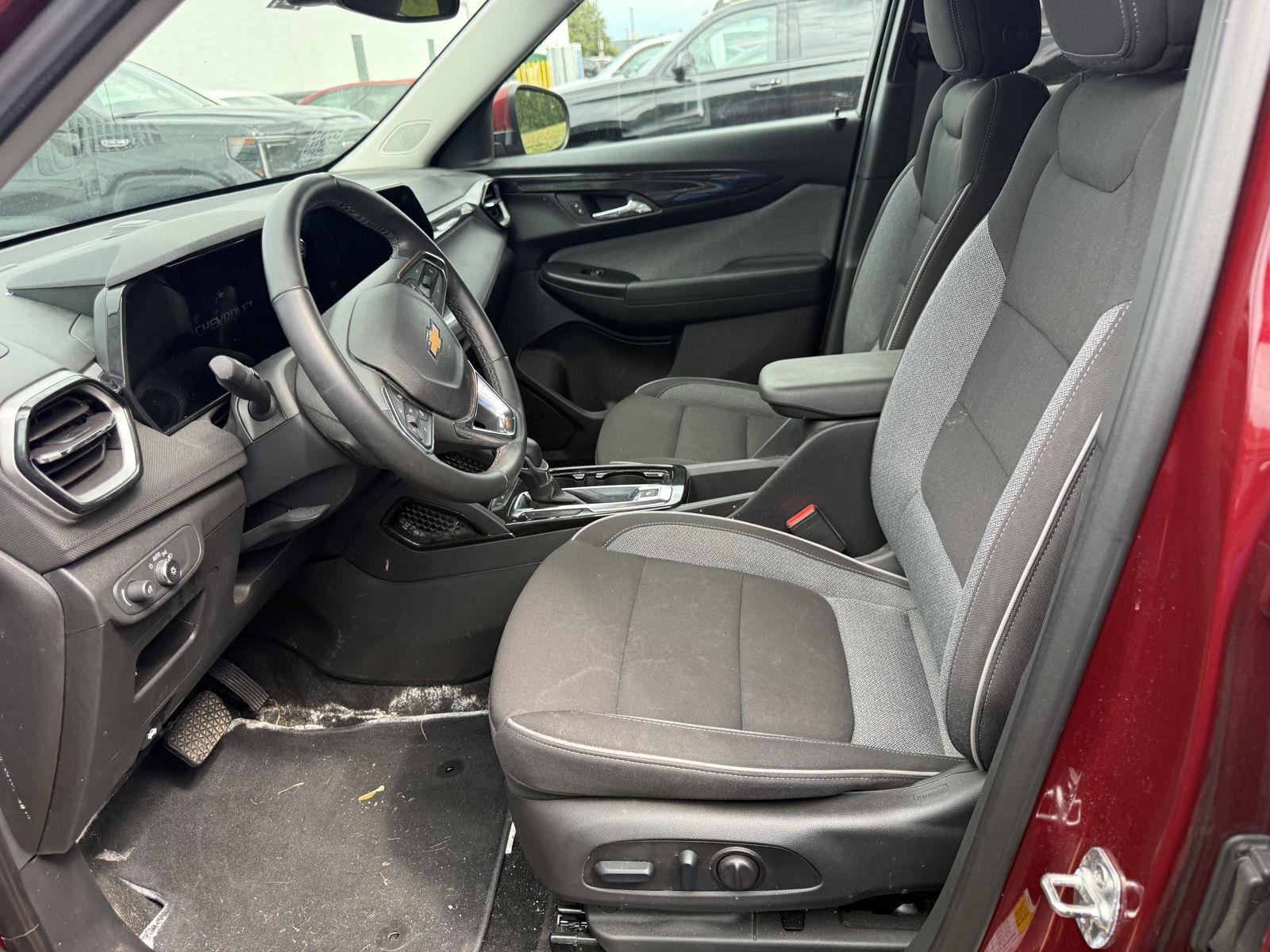 Used 2025 Crimson Metallic Chevrolet LT image 7