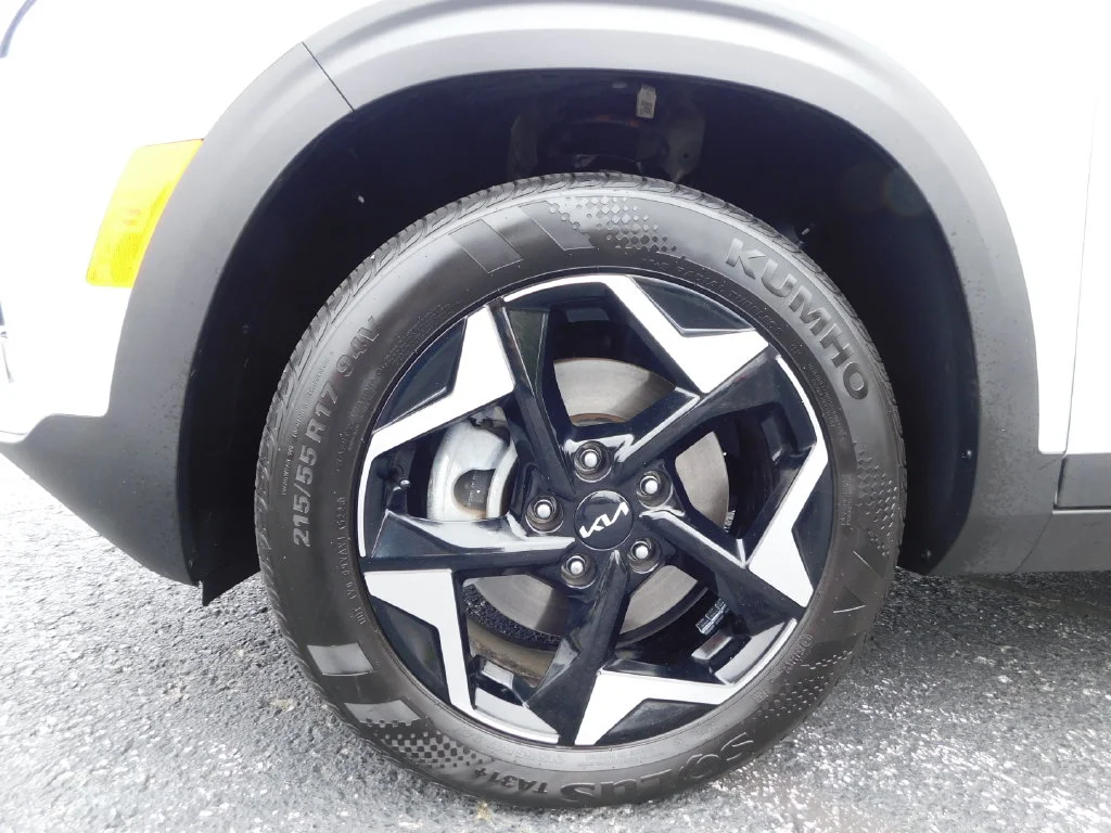 Used 2024 White Kia EX image 10