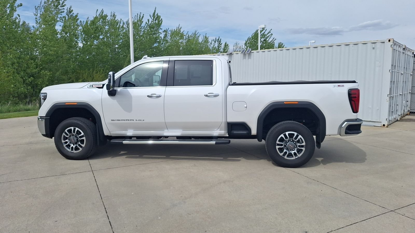 Used 2025 White GMC SLT image 7