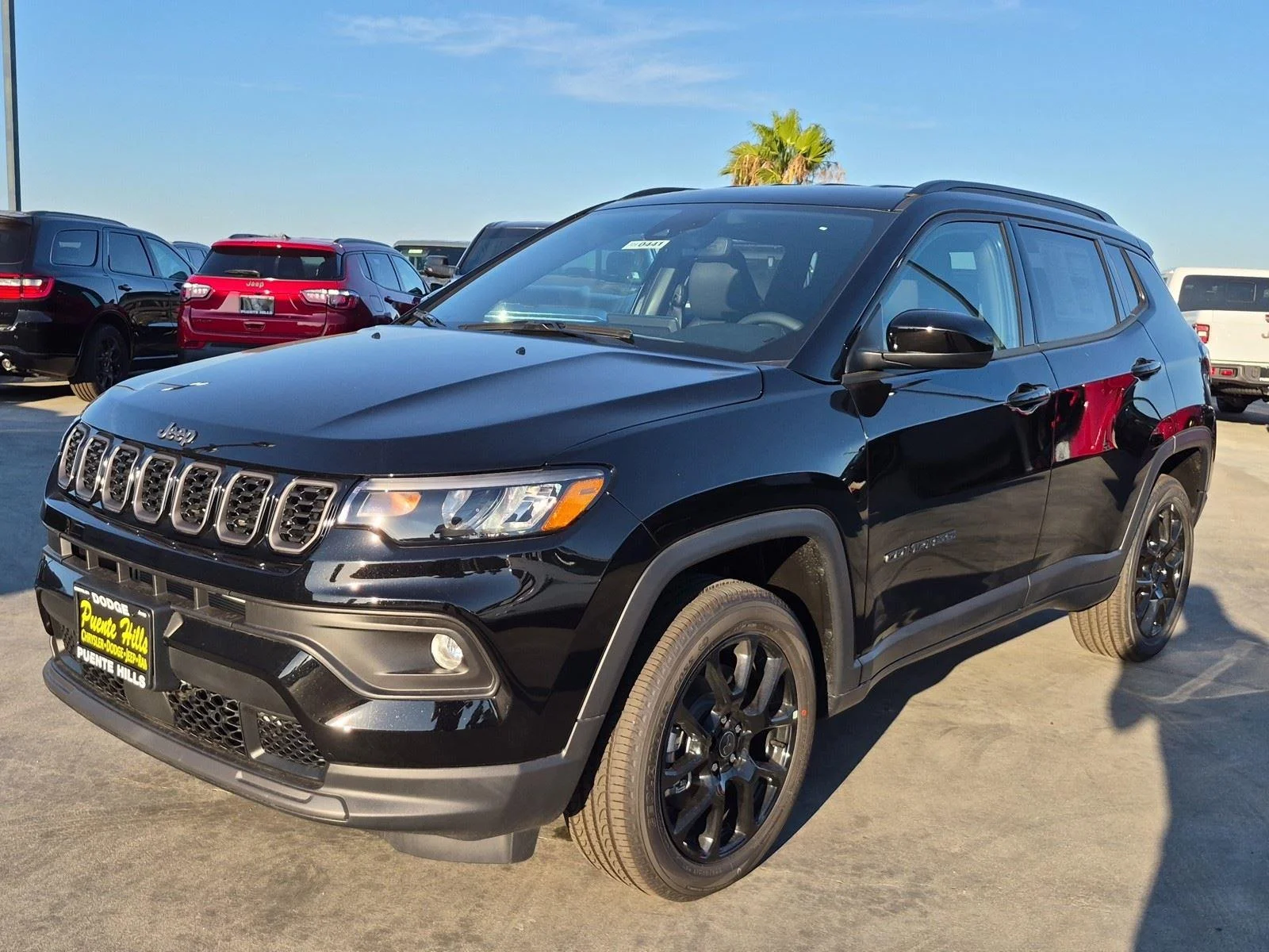 New 2026 Diamond Black Crystal Pearlcoat Jeep Latitude Altitude image 3