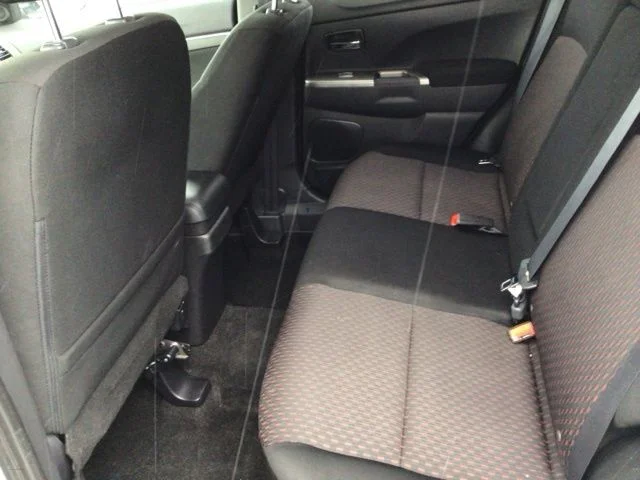 Used 2019 Pearl White Mitsubishi 2.0 SE image 20