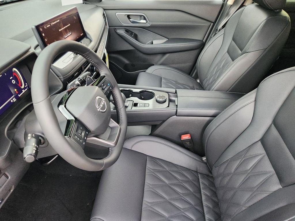 New 2026 Champagne Silver Metallic / Super Black Two-tone Nissan Platinum image 12