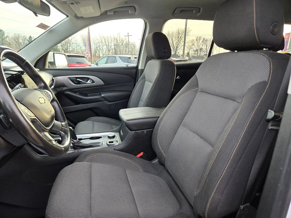 Used 2019 White Chevrolet LT AWD image 27