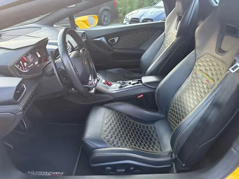 Used 2017 Yellow Lamborghini LP580-2S image 7