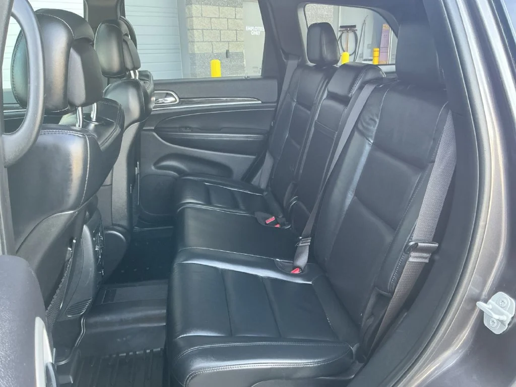 Used 2020 Gray Jeep Limited image 28