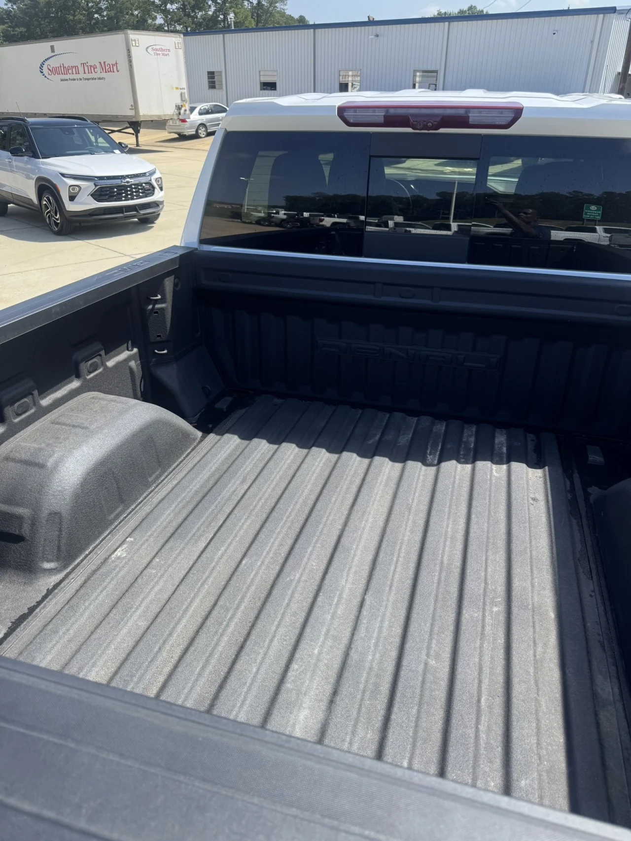 Used 2023 SUMMIT WHITE GMC Denali image 3