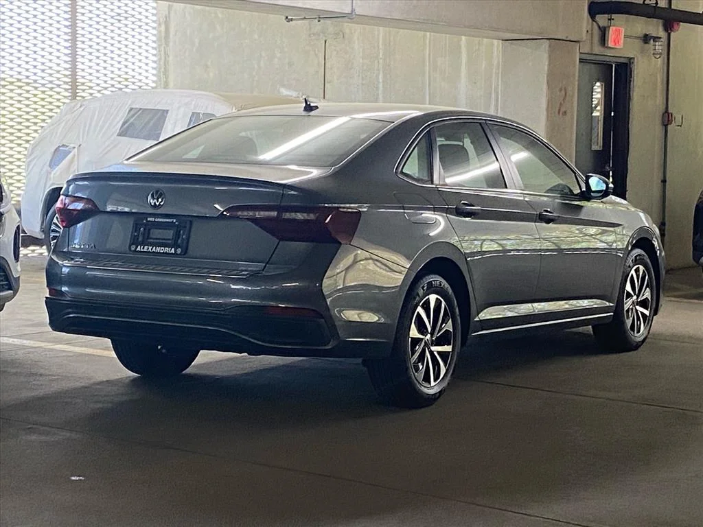 3VW5M7BU8RM037842