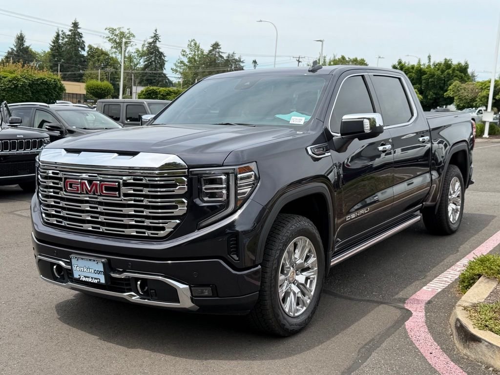 Used 2025 Silver GMC Denali image 4