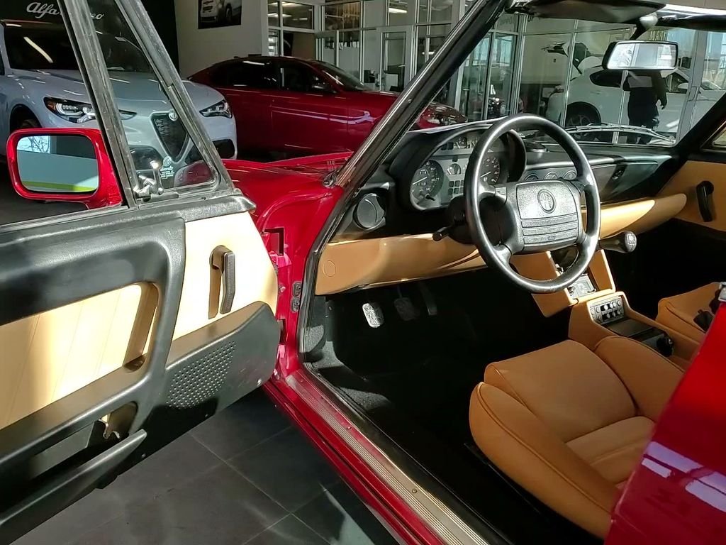 Used 1991 Red Alfa Romeo Veloce image 15