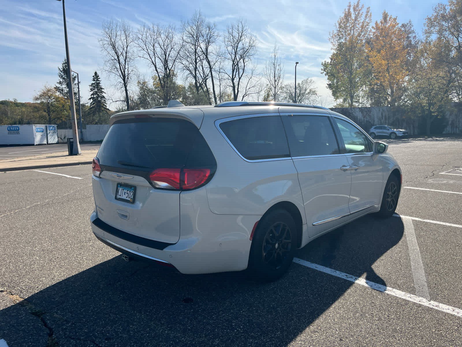 Used 2020 Luxury White Pearlcoat Chrysler Touring L image 6