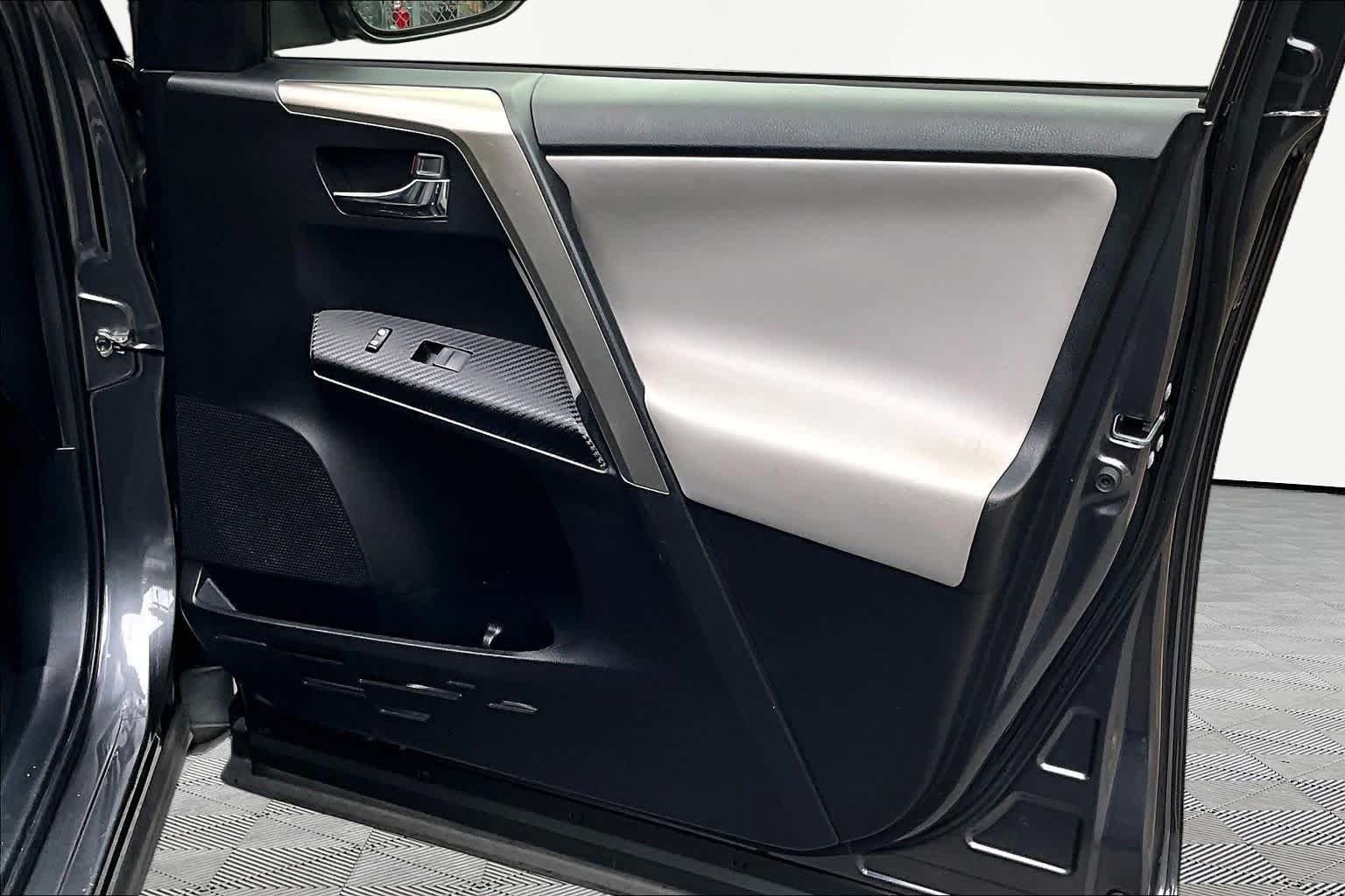 Used 2015 Magnetic Gray Metallic Toyota Limited image 23