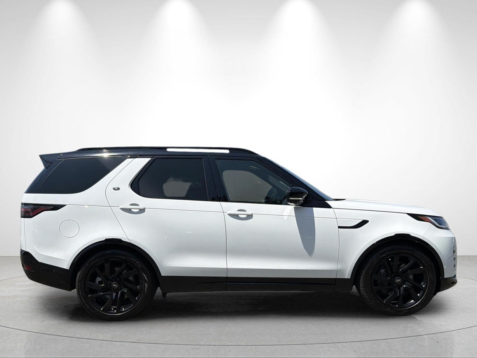 Used 2024 Fuji White Land Rover Dynamic SE image 6