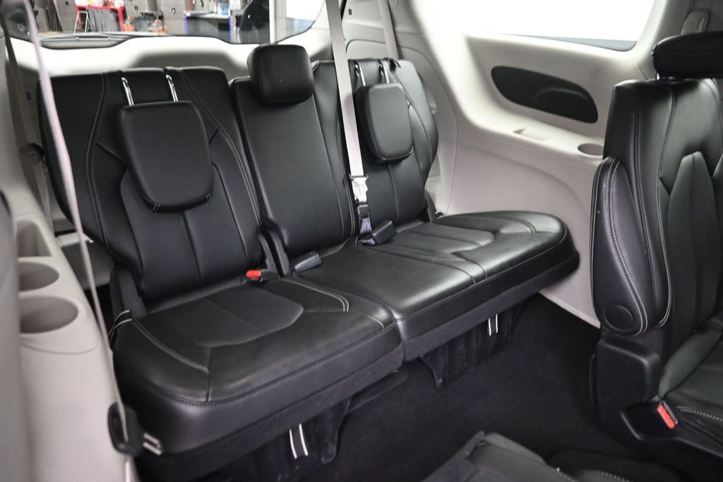 Used 2024 Black Chrysler Touring L image 12