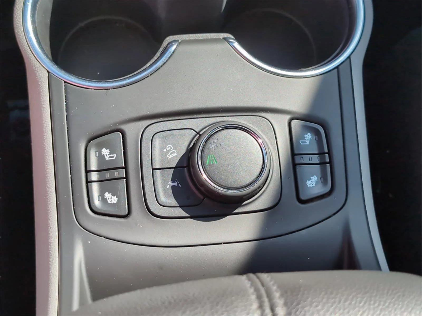 Used 2022 Summit White GMC SLE image 23