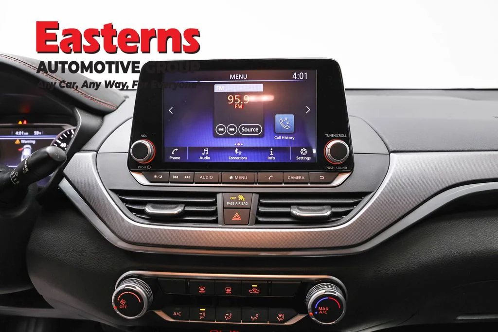 Used 2023 Red Nissan 2.5 SR image 12