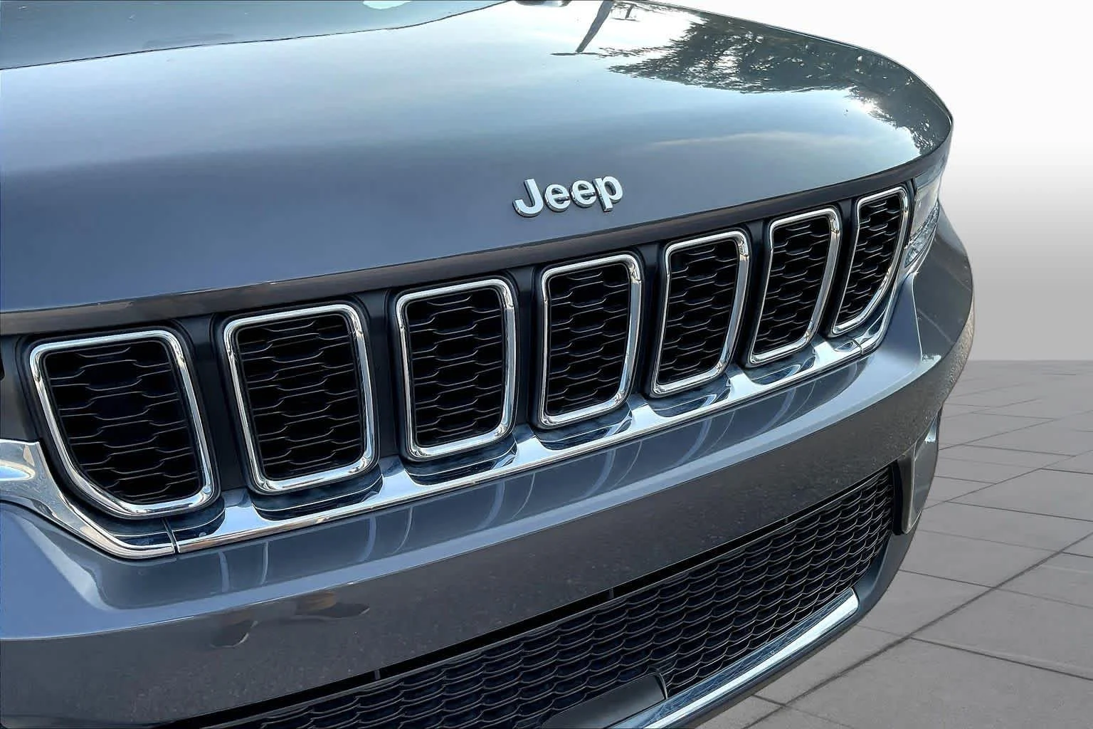 Used 2023 Baltic Gray Metallic Clearcoat Jeep Laredo image 57
