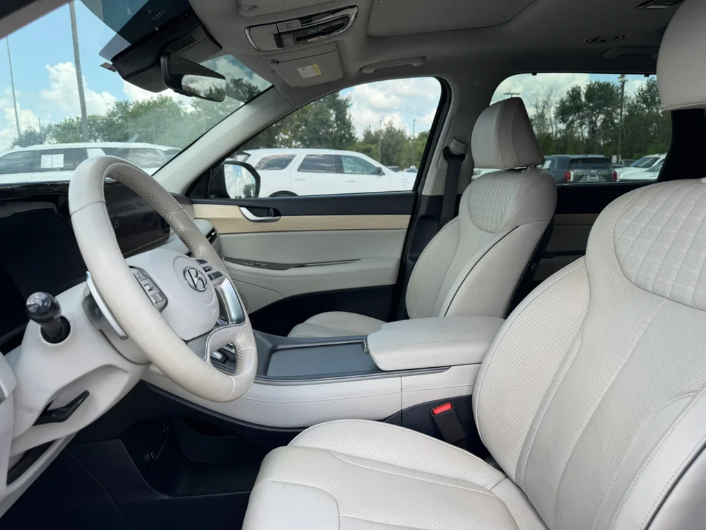 Used 2024 Abyss Black Pearl Hyundai Limited image 10