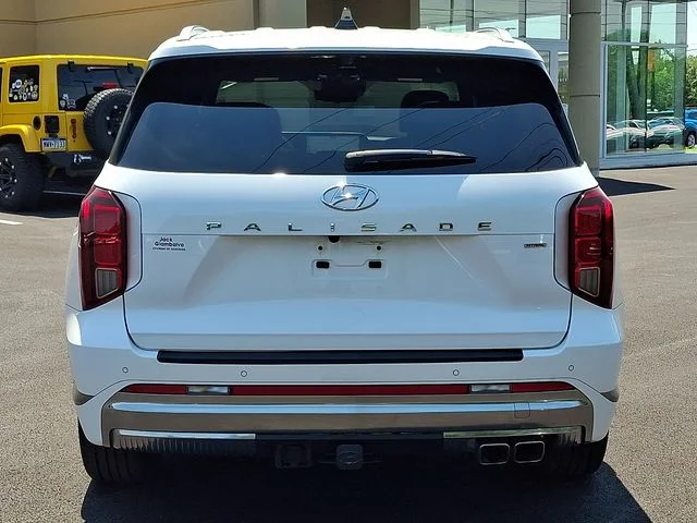 Used 2025 White Hyundai Calligraphy image 3