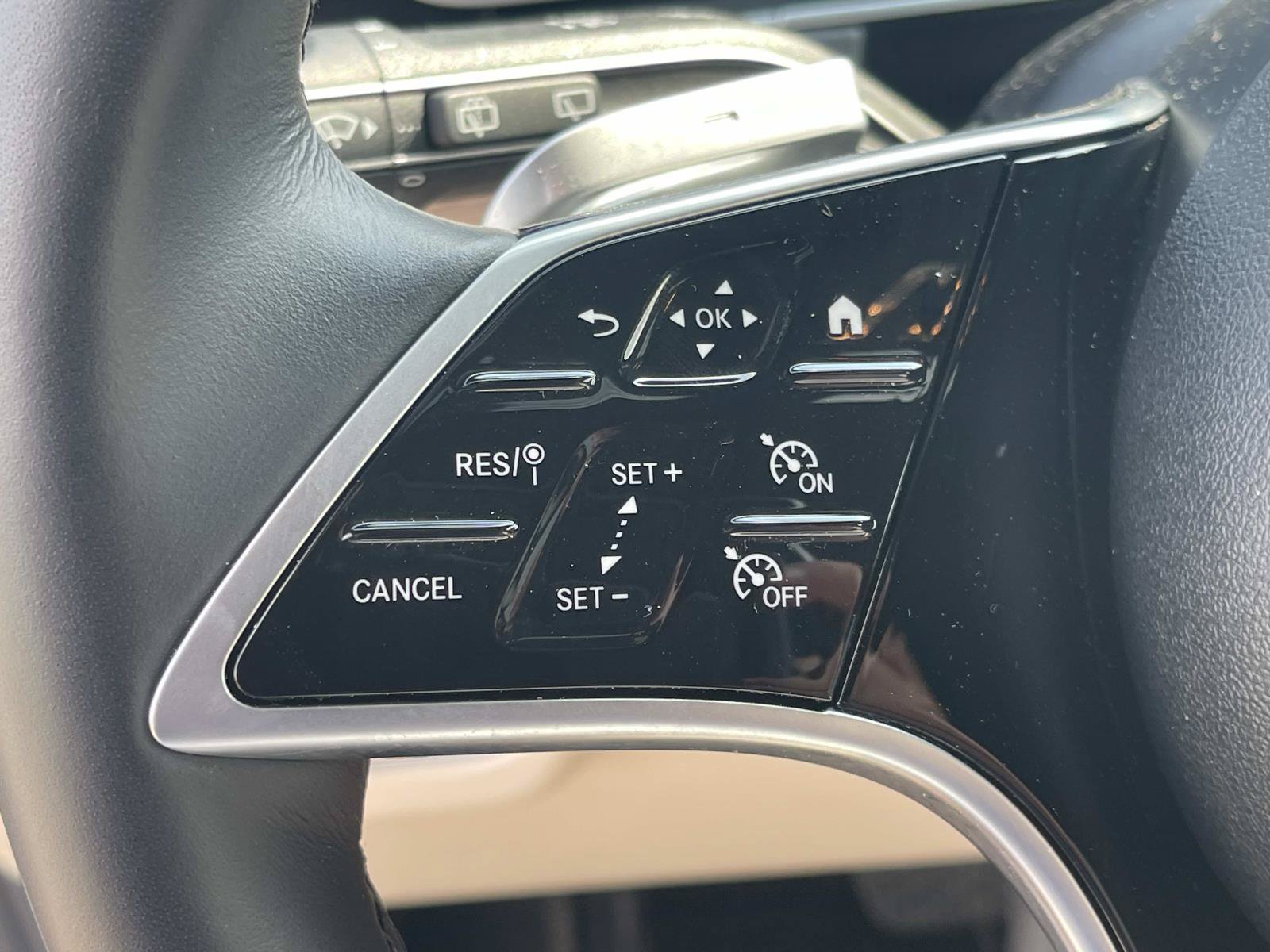 Certified Used 2025 Polar White Mercedes-Benz GLE 450 image 40