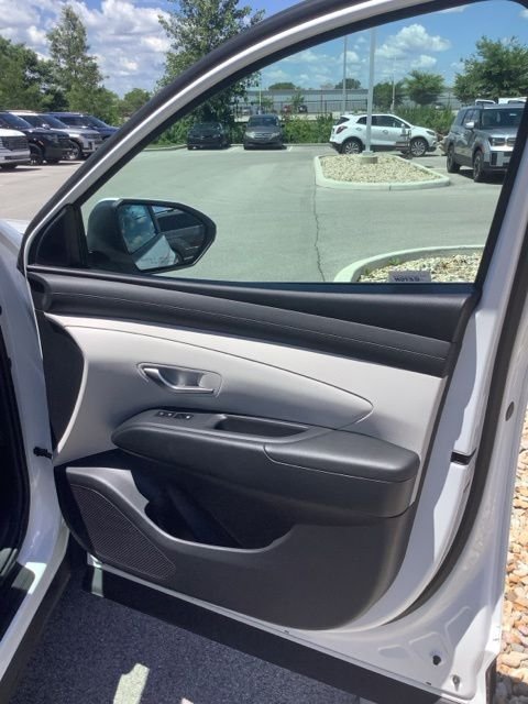 2025 Hyundai Tucson SE - Photo 24
