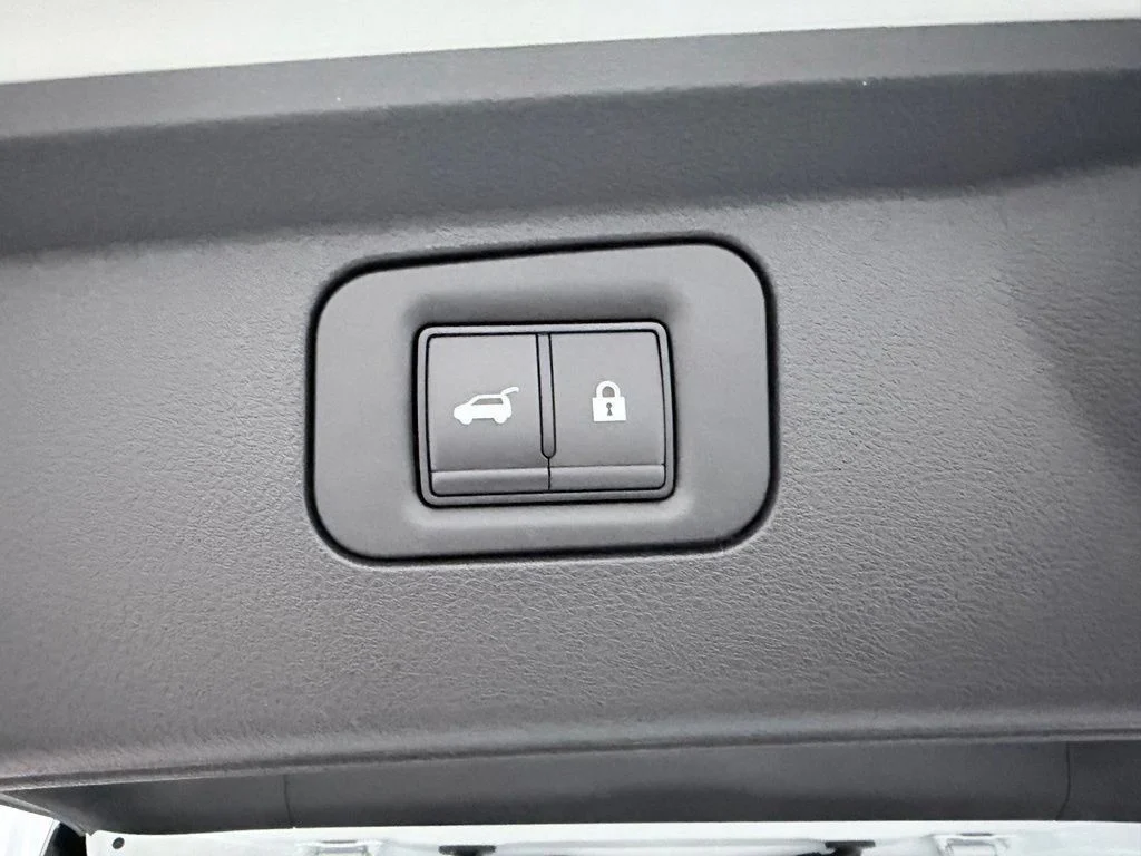 New 2027 RADIANT WHITE INFINITI Luxe 2WD image 47
