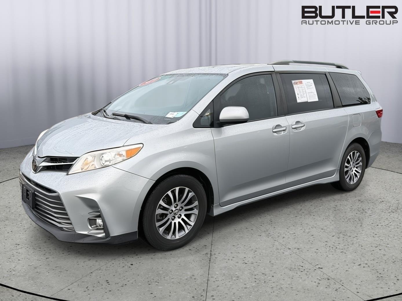 Used 2019 Celestial Silver Metallic Toyota XLE Premium 8-Passenger image 2
