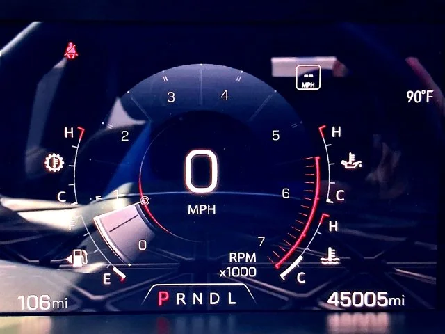Used 2023 White GMC Elevation image 18