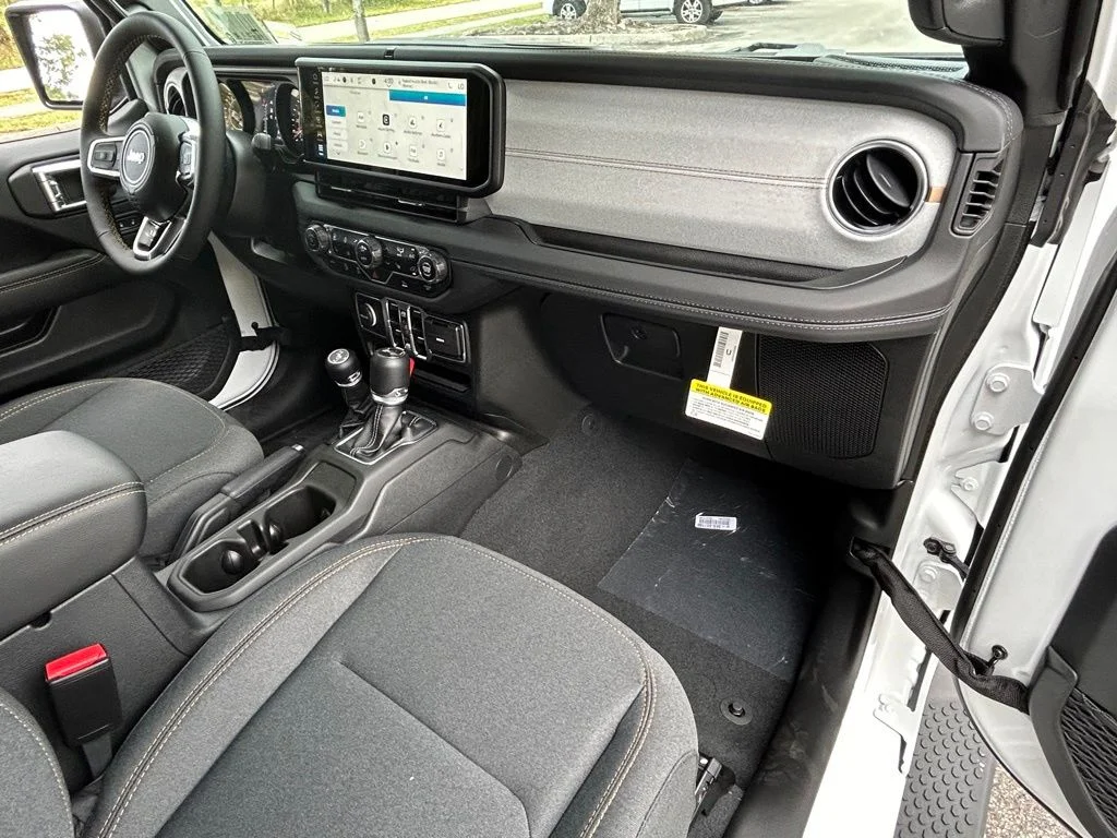 Used 2024 White Jeep Sahara image 19