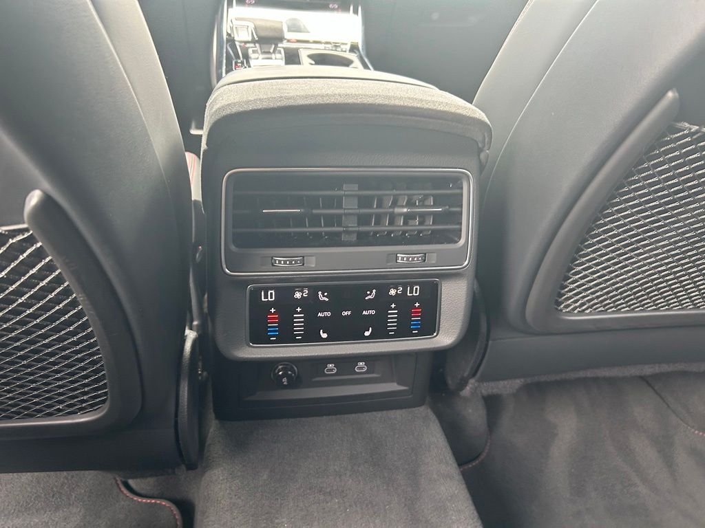 Used 2024  Audi 4.0T image 44