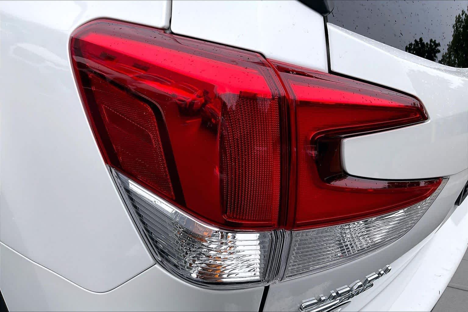 Used 2020 Crystal White Pearl Subaru Limited image 29