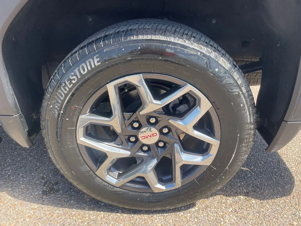 Used 2024 Silver GMC SLT image 17
